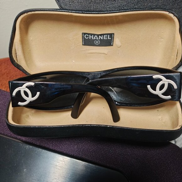 Authentic VINTAGE Chanel Sunglasses - Picture 2 of 3